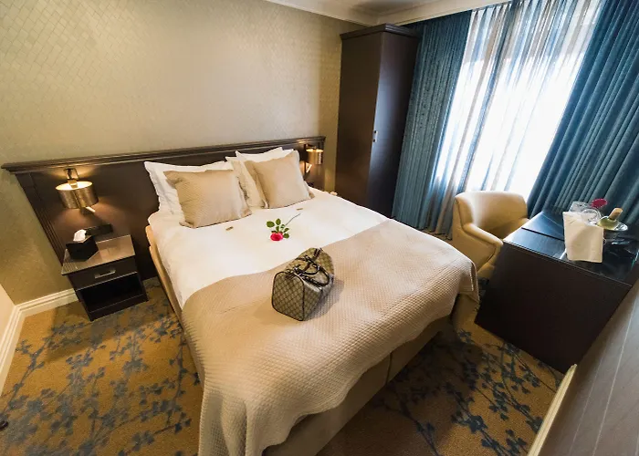 Good Seasons Den Bosch Отель 4*